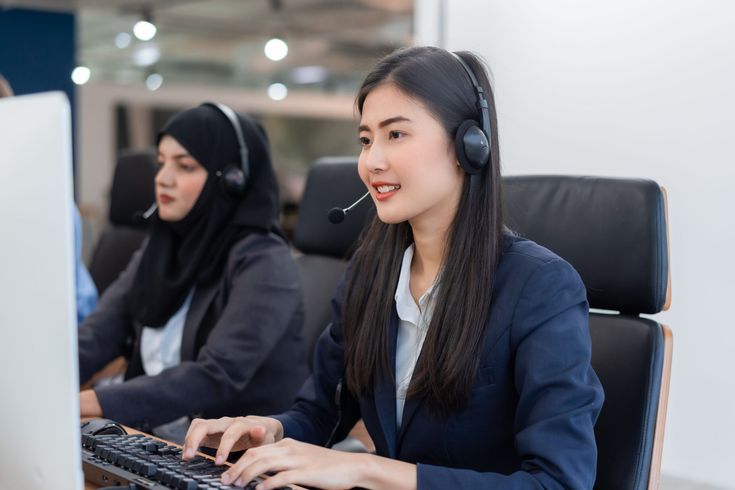 Nhân Viên Hỗ Trợ Khách Hàng